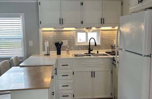 New London House | The Coop at Badin Lake - Golf Cart - Sleeps 8 - Lake View - Kayaks