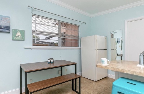 Croissant Park Apartment | The cottage is ideal for businesses, cruise layovers, crew-housing + vacationers