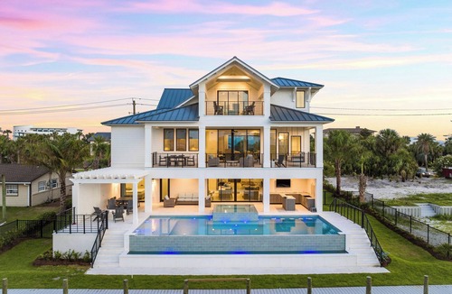Holiday Isle House | The Destin Boathouse|Easy Beach Access|Private Pool on Canal with Dock Access