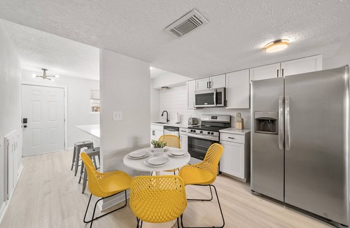 Holiday Beach House | The Disco Dolphin – Pool + Games + Outdoor Dining + Walk to the Beach