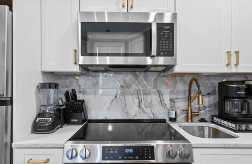 Bloomingdale Hotel | The District Dwelling+New Renovation, 3 Bedroom