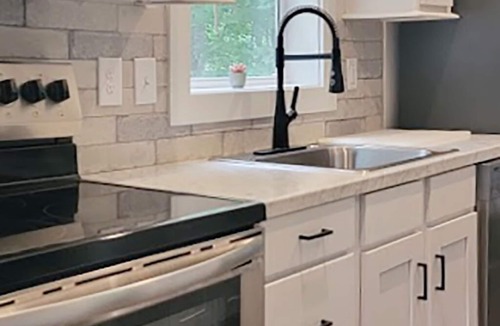 Robbinsville Cabin | The Dragonfly-Pet Friendly - Electric Fireplace- Wifi