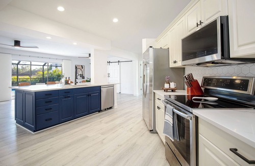 Palm River Estates House | "The Edition" HEATED Pool/Spa, 10 min to Beach, Mercato, Naples Park, Sleeps 10