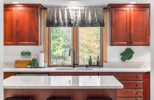 Waupaca House | The Emerald Lodge: Sleeps 21 - 5 BR - Chain O'Lakes - Hot Tub - Sauna - Fire Pit
