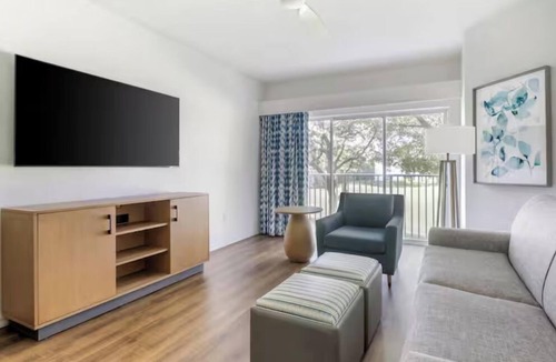 West Kissimmee Hotel | The Escape You Didn’t Know You Needed! 2 Units with Kitchen, Outdoor Pool!