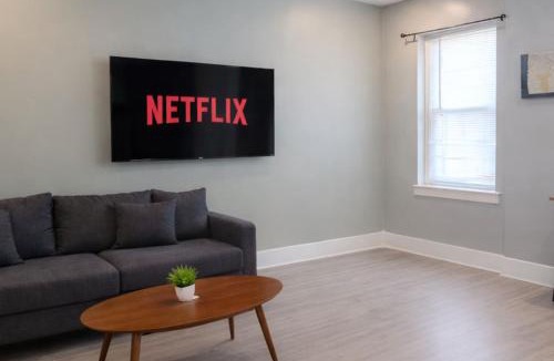 Buffalo Apartment | The Gentle Breeze Suite