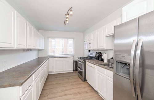 Ludlow Apartment | The Grand Elm Suite 1 – Sleeps 4