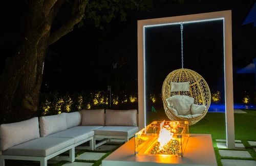 Ludlam House | The Grand World Mansion - Game Room, 9 Bed rooms, Htd Pool, Mini Golf, BBQ