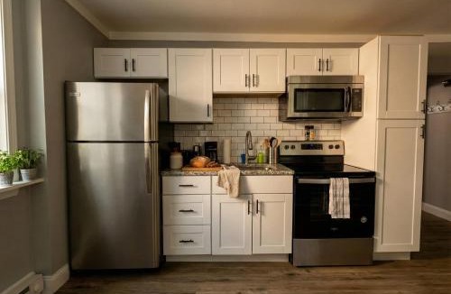 Wilmington Apartment | The Grayson at Park Place- cozy and fully updated with King bed free coffee and fast WIFI