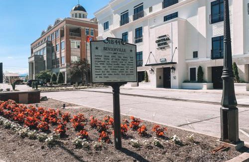 Sevierville Hotel | The Historic Central, a New Hotel Collection Property