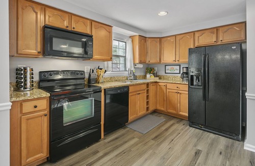 Potomac Falls House | The Hoptons: Private Yard Near DC