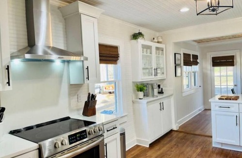 West Jefferson House | The Huddie Hut