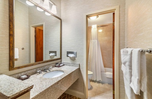 Ogdensburg Hotel | The Inn at Gran View Ogdensburg, an Ascend Collection Hotel