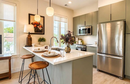 Metropolitan Apartment | The Jardin Hawthorn Suite | Near Downtown