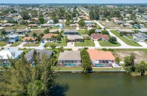Pelican House | The Joint Venture - Cape Coral - Roelens Vacations