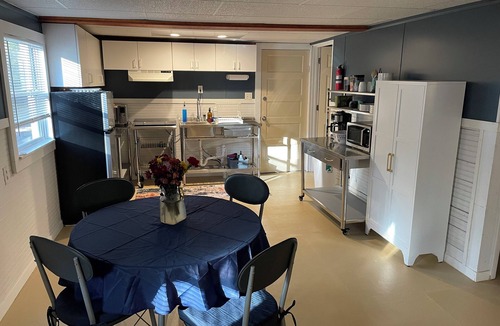 Crystal River House | The Jumping Mullet in charming Crystal River, walk to bars, restaurants & bay