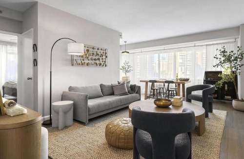 Radnor - Fort Myer Heights Apartment | The Lexington - King 1BR near Rosslyn Metro, 5 Min to DC & Free Parking