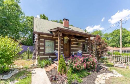 Madison House | The Magic Cottage- Artsy Escape with Hot Tub & Charm