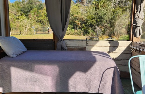 Saint Helena Island House | "The Mini Hideaway"-Short drive to Hunting Island State Park(PASS INCLUDED)