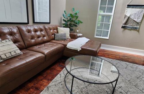 Old City House | The Nama Retreat 201 - Renovated Downtown Loft near Gay St | Walk Everywhere