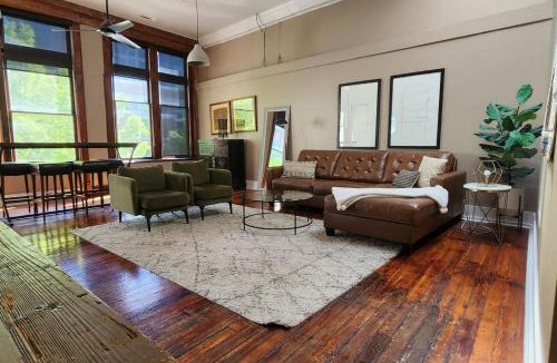 Old City House | The Nama Retreat 201 - Renovated Downtown Loft near Gay St | Walk Everywhere