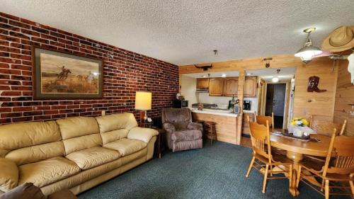 River Ranch Apartment | The Old West Rustic Cabin at River Ranch Resort! 103