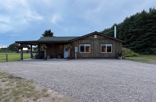 Columbia Falls Hotel | The Outback Cabin. With jaw dropping mountain views and Private space