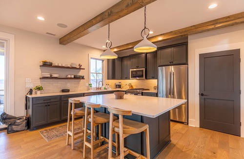 Lenoir House | The Overlook - Hot Tub, Mountain Views, King Suites, Luxury 4BR, hiking trails!
