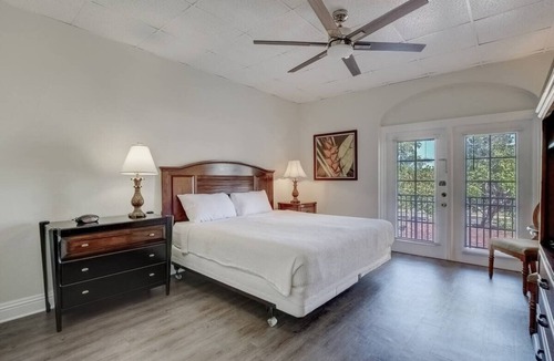 Naples Hotel | The Palm King Suite - 255