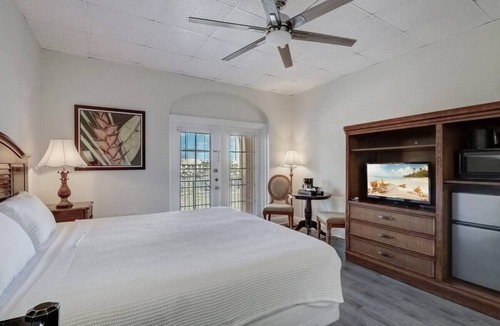 Naples Hotel | The Palm King Suite C131