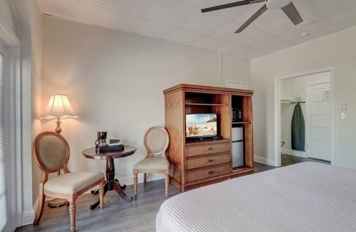 Naples Hotel | The Palm King Suite C131