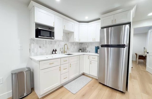 Herndon House | The Parker: Luxury 2 Bed 1 Bath Apartment