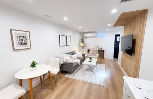 Herndon House | The Parker: Luxury 2 Bed 1 Bath Apartment