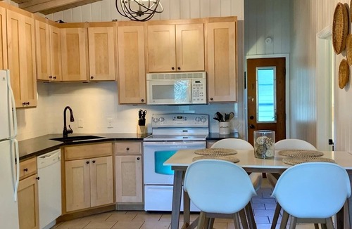 Laguna Beach Estates Cottage | THE PERCH-Beach Cottage- FREE GOLF CART-Just Minutes from the Gulf/BEACH!