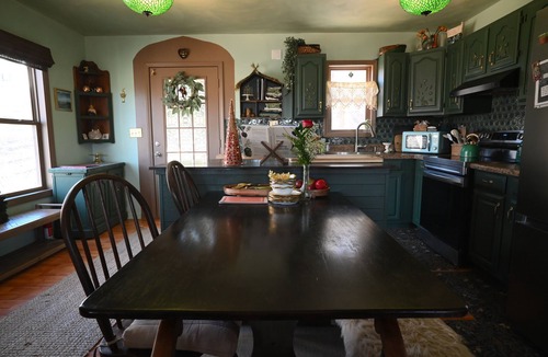 Burnsville House | The Queen of Hearts House: An Eclectic, Rustic & Royal Wonderland