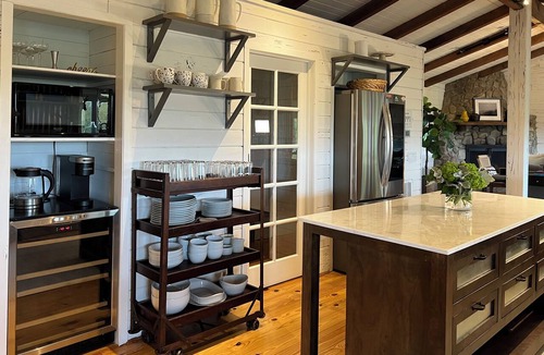 Highlands House | The Red House: Panoramic Views and Walk to Town