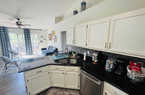 Savannah House | The Robin House, Newly Furnished Lake Retreat Near Tybee Island & Savannah