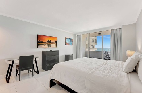 Galt Mile Apartment | The Sandbar Nook