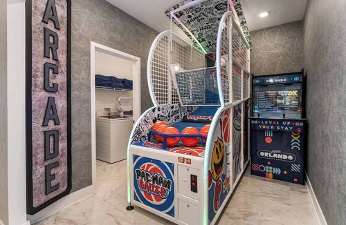 Florida Center House | The Stellar | Superhero & toy box themed BRs, spacious LR/DR - mins to Universal