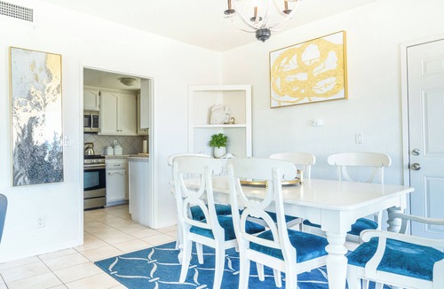 Townsite House | The Strand 920 Beach House.