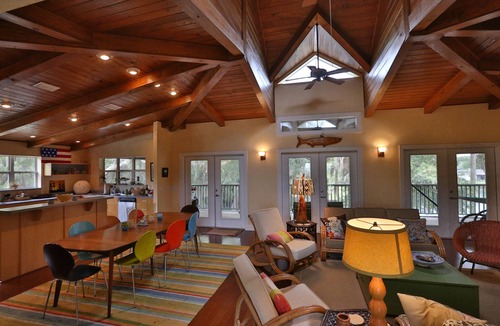 Crystal River House | The Tree House - Family Friendly, Great Yard, Waterfront