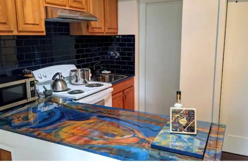 Highline Apartment | The Van Gogh Apartment - a cozy, creative retreat