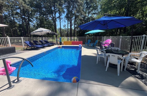 Southern Pines House | ThePalmerRetreat-CentralDr SaltWaterPool HotTub FirePit MinsToDT.SP/Pinehurst