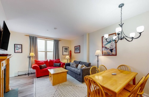 Stratton Mountain Condo | Third Floor Condo with Shared Hot Tub & Pool, Fast WiFi, and Gas Fireplace