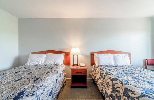 Aurora Hotel | Three Inviting Units, Your Gateway to Small Town Adventures, Local Shops & Eats