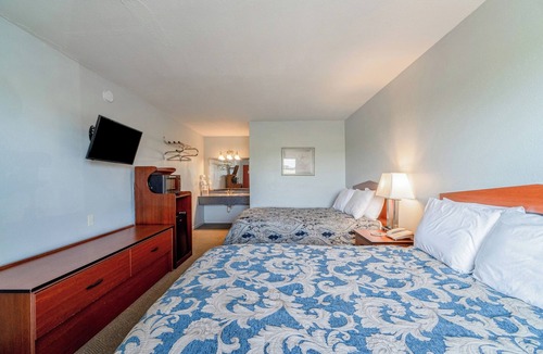 Aurora Hotel | Three Inviting Units, Your Gateway to Small Town Adventures, Local Shops & Eats