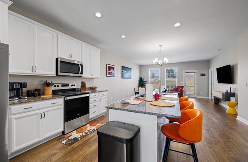 Blacksburg Villa | Three-Suite-Villa "Open Floorplan Private Living on Every Level"