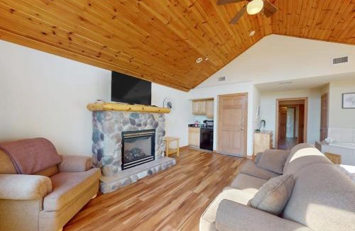 Dellwood Hotel | Tigers Den - Upper