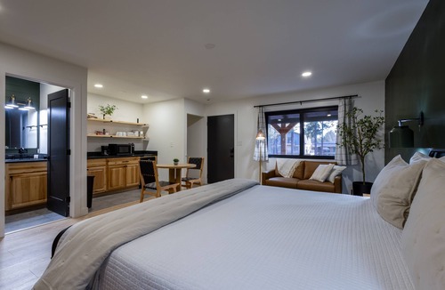 Pinetop Hotel | Timber Lodge