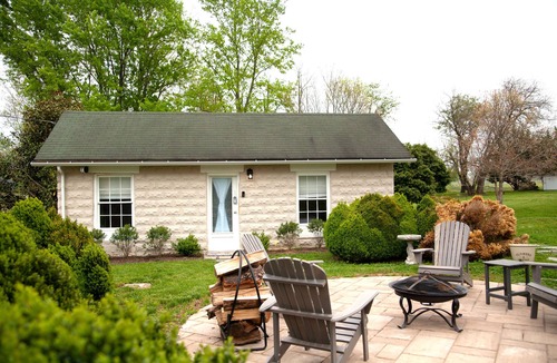 Blue Ridge Cottage | Tiny Cottage in a 1700s Historic Quaker Farm in Virginia Wine Country-Farm Stay